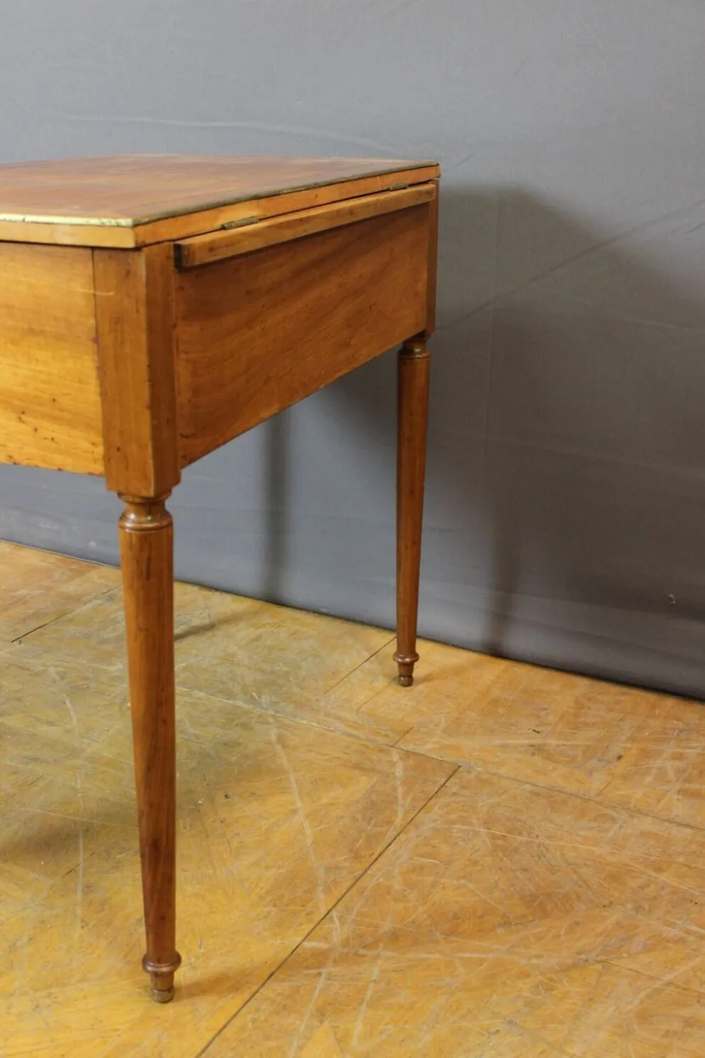 Coiffeuse d'homme en Merisier , époque Directoire