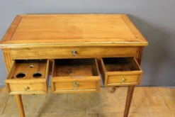 Coiffeuse d'homme en Merisier , époque Directoire