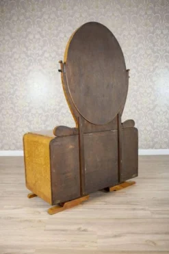 Coiffeuse du début du 20e siècle en placage de bouleau de Carélie avec miroir ovale, années 1950.