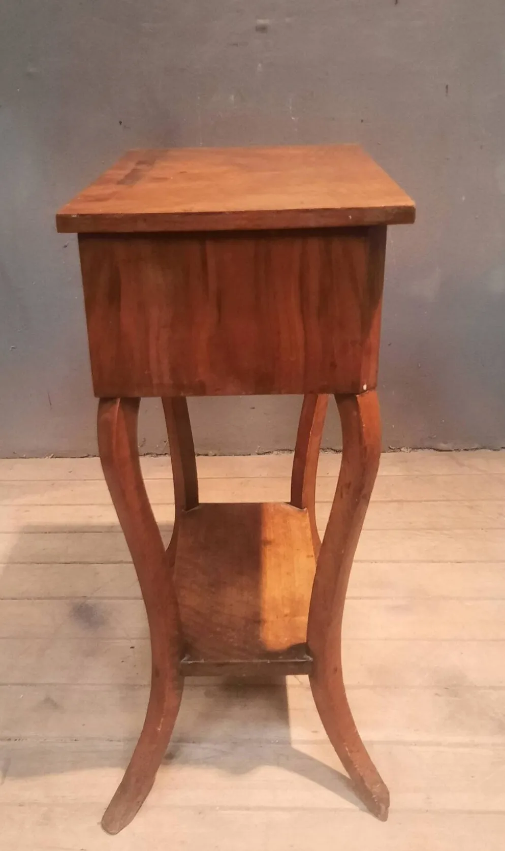 Coiffeuse du dix-neuvieme sciecle