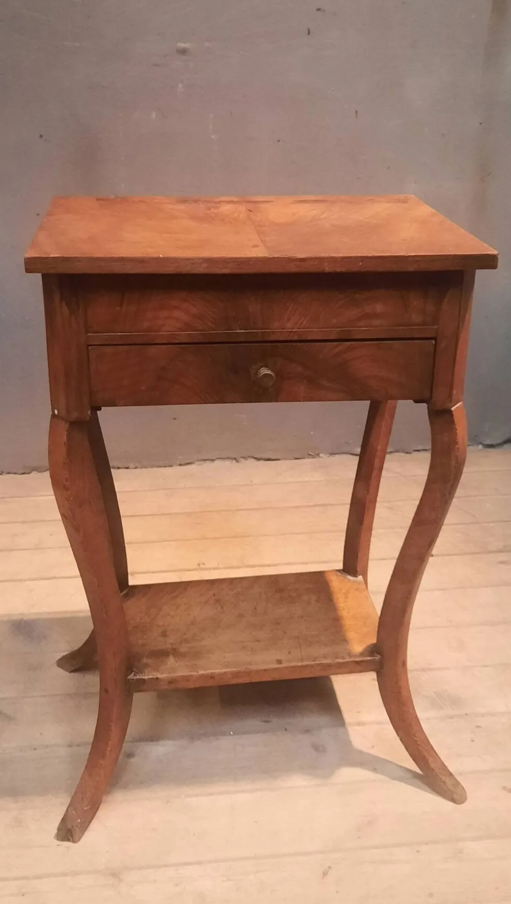 Coiffeuse du dix-neuvieme sciecle