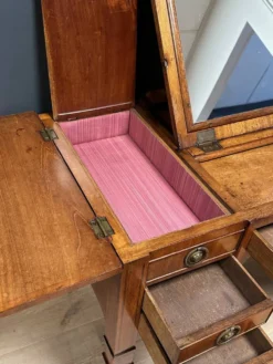 Coiffeuse du XVIIIe siècle
