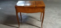 Coiffeuse Ecritoire d'Epoque en fruitier de style Louis XV.