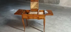 Coiffeuse Ecritoire d'Epoque en fruitier de style Louis XV.