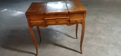 Coiffeuse Ecritoire d'Epoque en fruitier de style Louis XV.