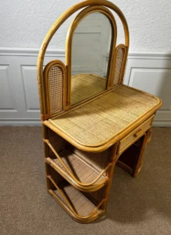 Coiffeuse en bambou et rotin avec tiroir et miroir, années 1970, style moderne du milieu du siècle.