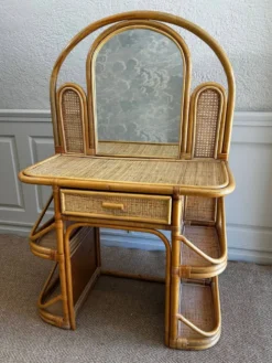 Coiffeuse en bambou et rotin avec tiroir et miroir, années 1970, style moderne du milieu du siècle.