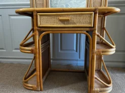 Coiffeuse en bambou et rotin avec tiroir et miroir, années 1970, style moderne du milieu du siècle.