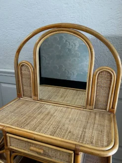 Coiffeuse en bambou et rotin avec tiroir et miroir, années 1970, style moderne du milieu du siècle.