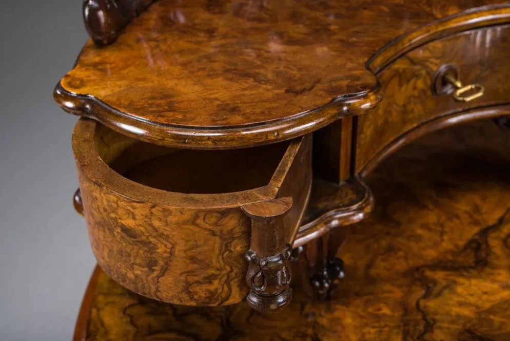 Coiffeuse en noyer Louis Philippe antique, 1860