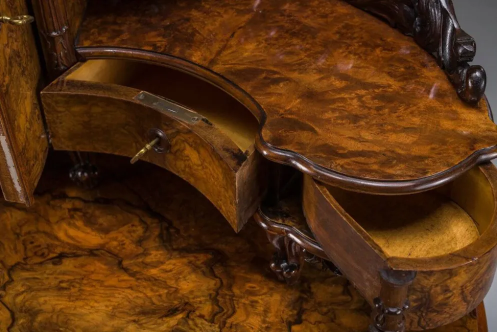 Coiffeuse en noyer Louis Philippe antique, 1860