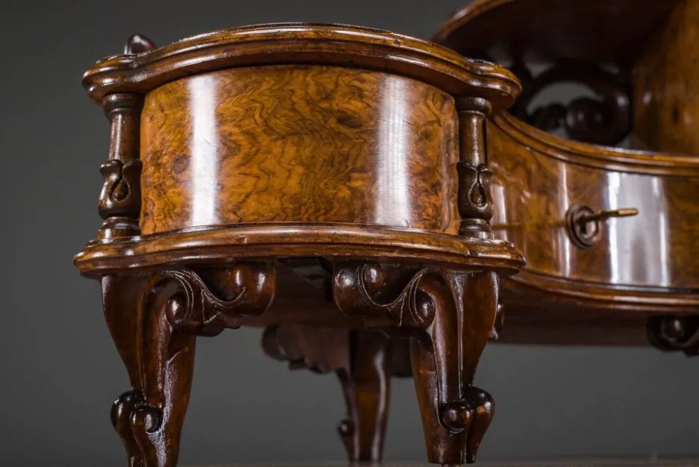 Coiffeuse en noyer Louis Philippe antique, 1860