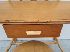 Coiffeuse en rotin vintage 1950 avec miroir soleil