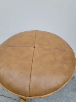 Coiffeuse en rotin vintage 1950 avec miroir soleil
