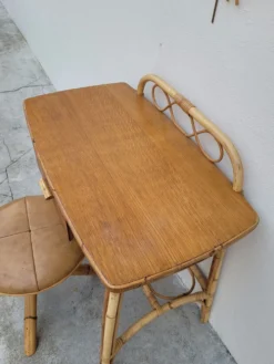 Coiffeuse en rotin vintage 1950 avec miroir soleil