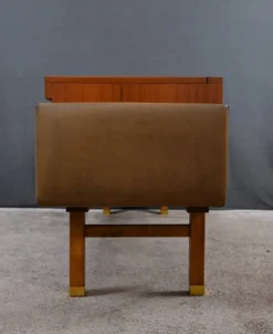 Coiffeuse en teck et nubuck, par R. Landault – 1970