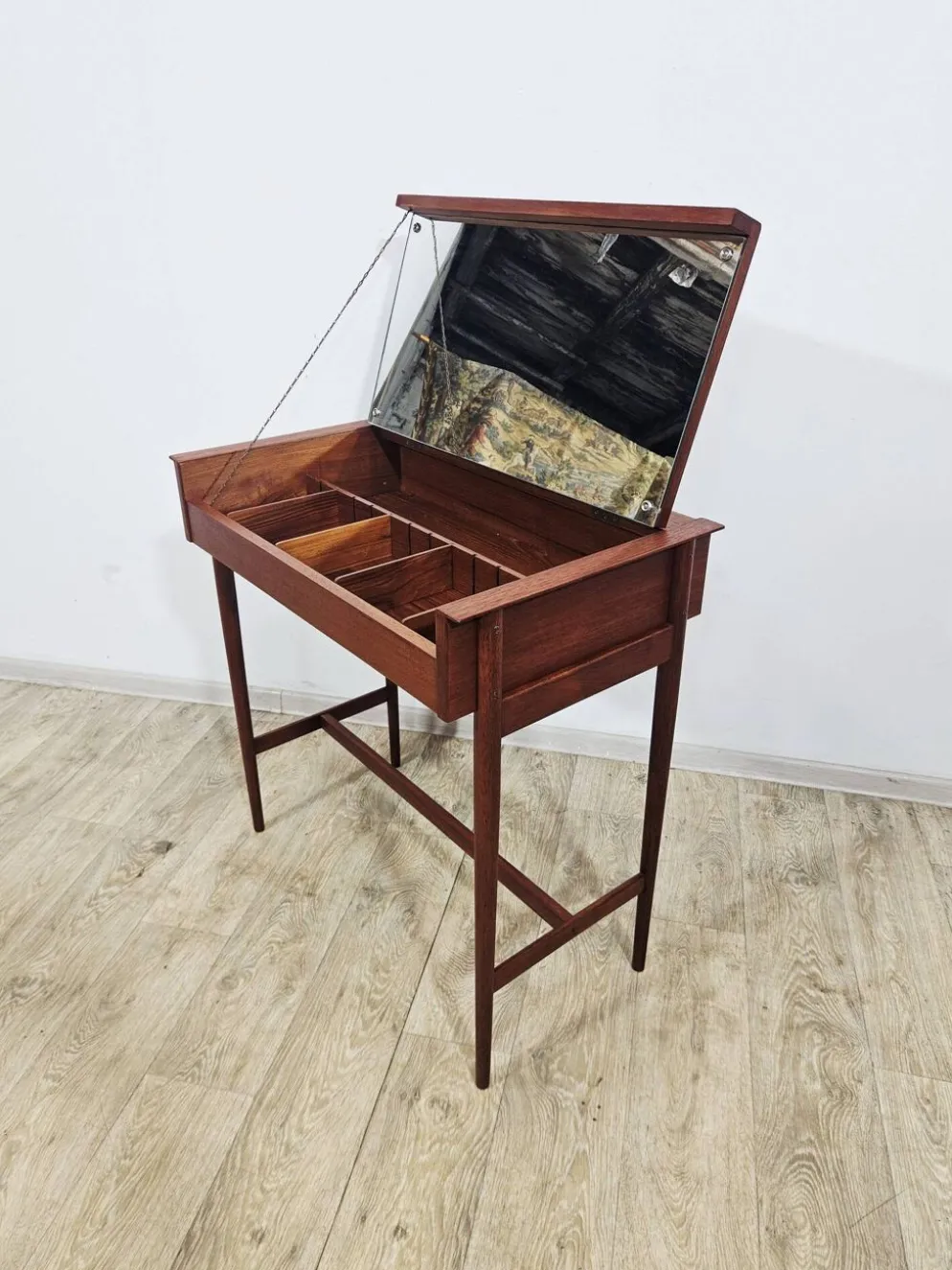 Coiffeuse en teck scandinave – Design danois des années 1960.