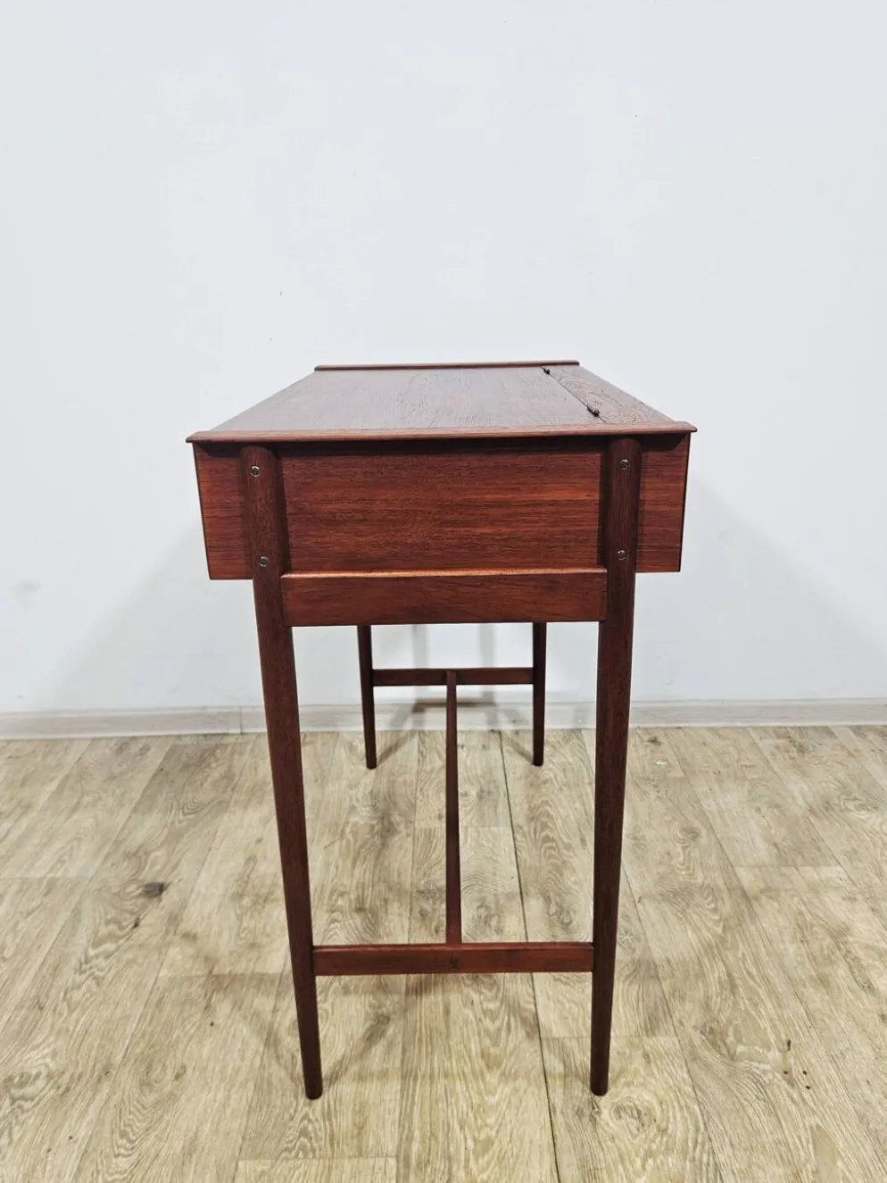 Coiffeuse en teck scandinave – Design danois des années 1960.