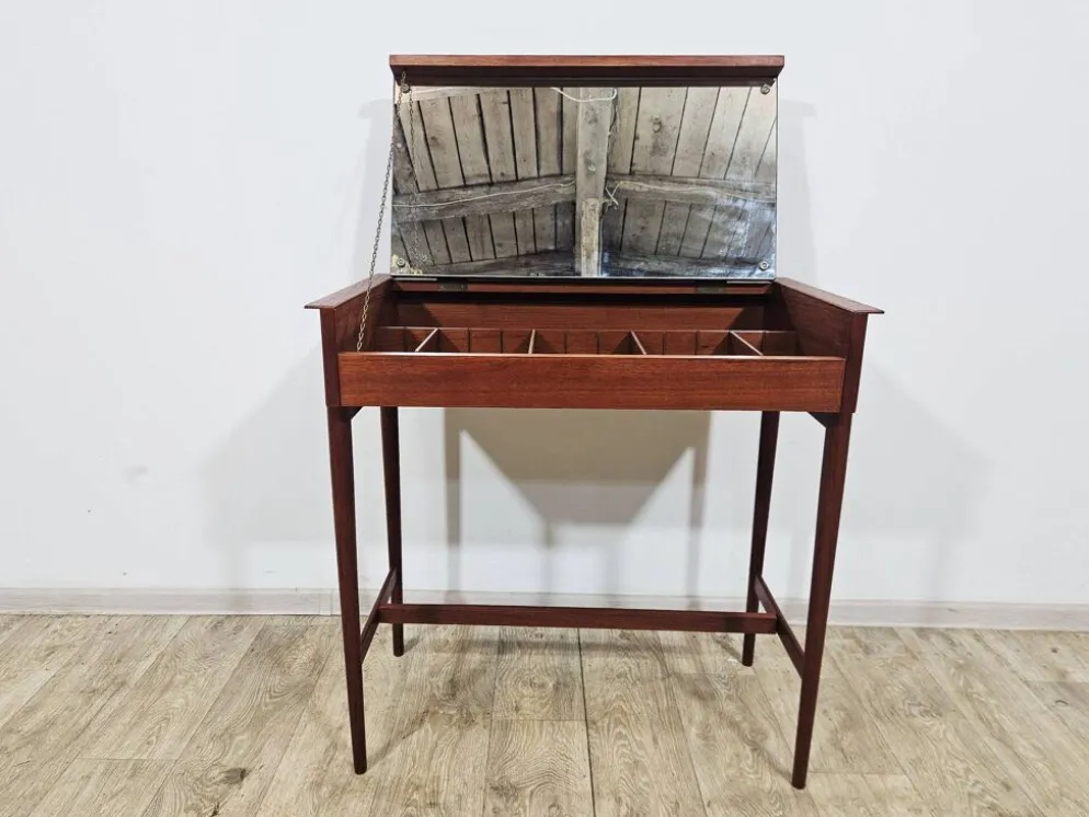 Coiffeuse en teck scandinave – Design danois des années 1960.