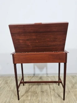 Coiffeuse en teck scandinave – Design danois des années 1960.