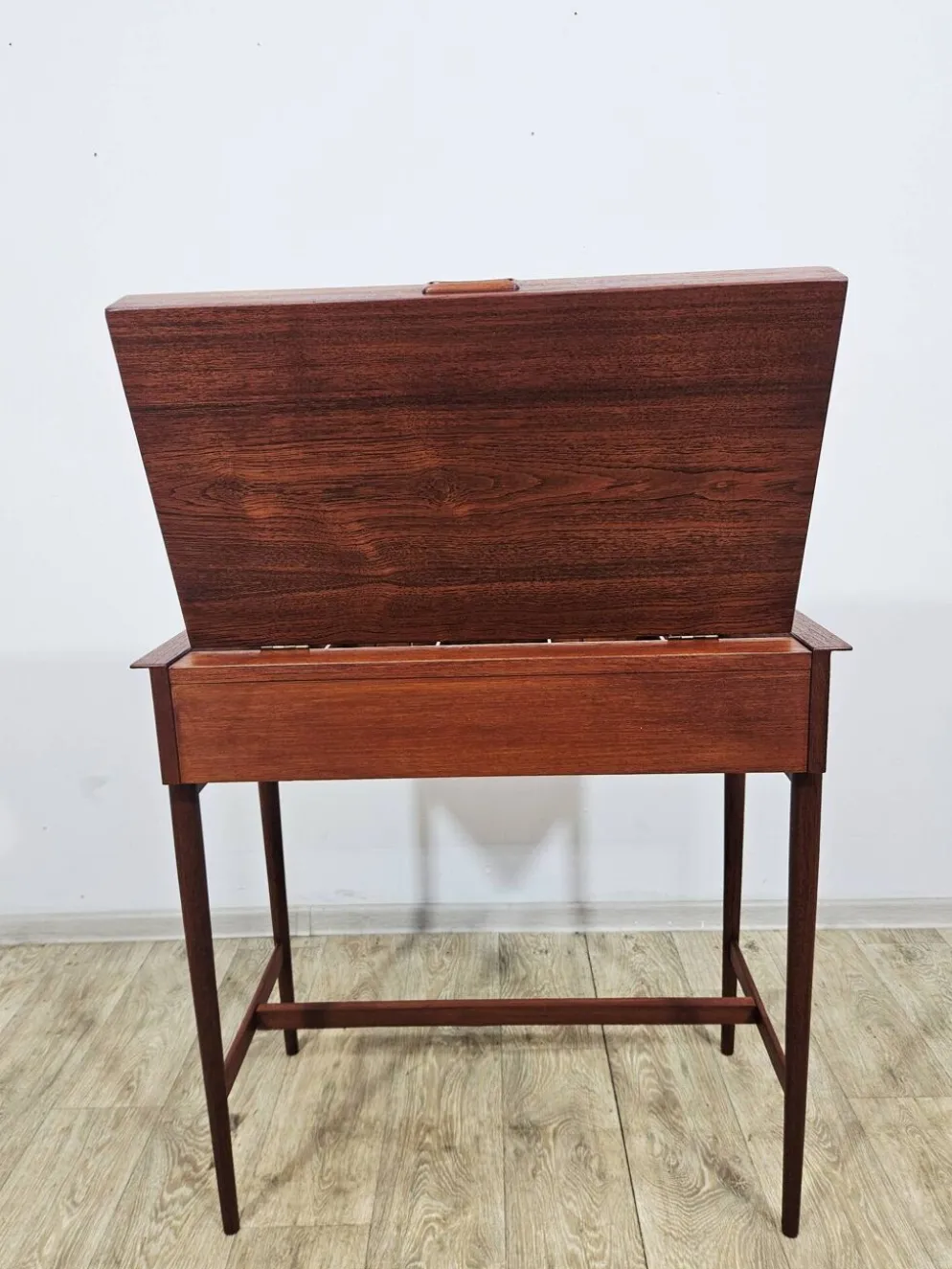 Coiffeuse en teck scandinave – Design danois des années 1960.
