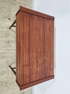Coiffeuse en teck scandinave – Design danois des années 1960.