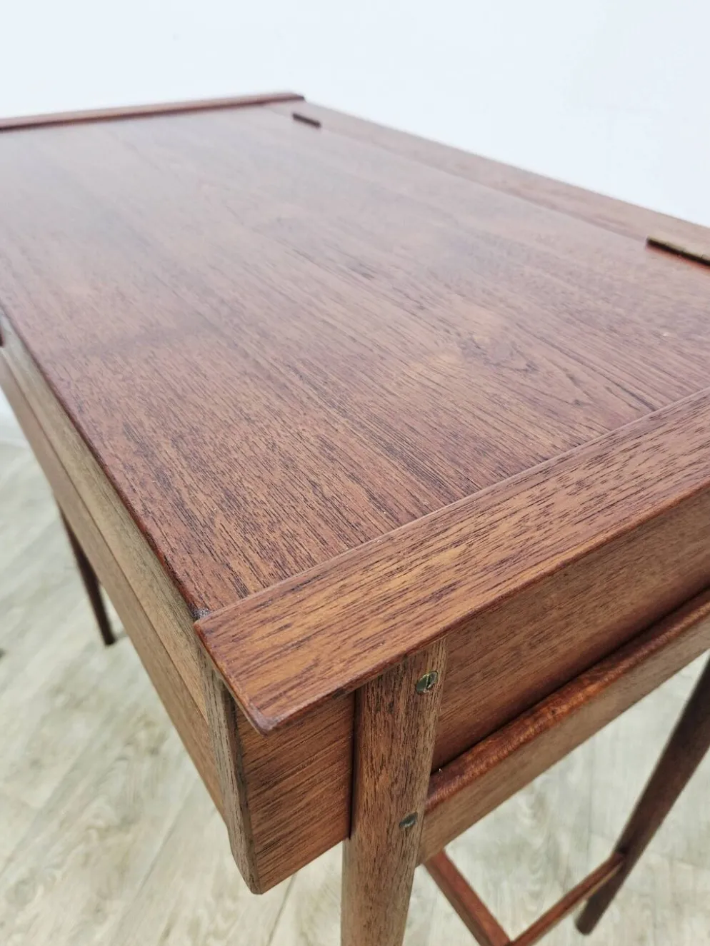 Coiffeuse en teck scandinave – Design danois des années 1960.