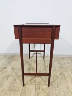 Coiffeuse en teck scandinave – Design danois des années 1960.