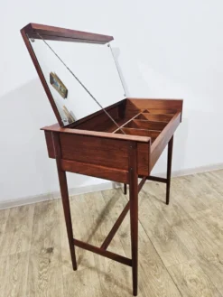 Coiffeuse en teck scandinave – Design danois des années 1960.