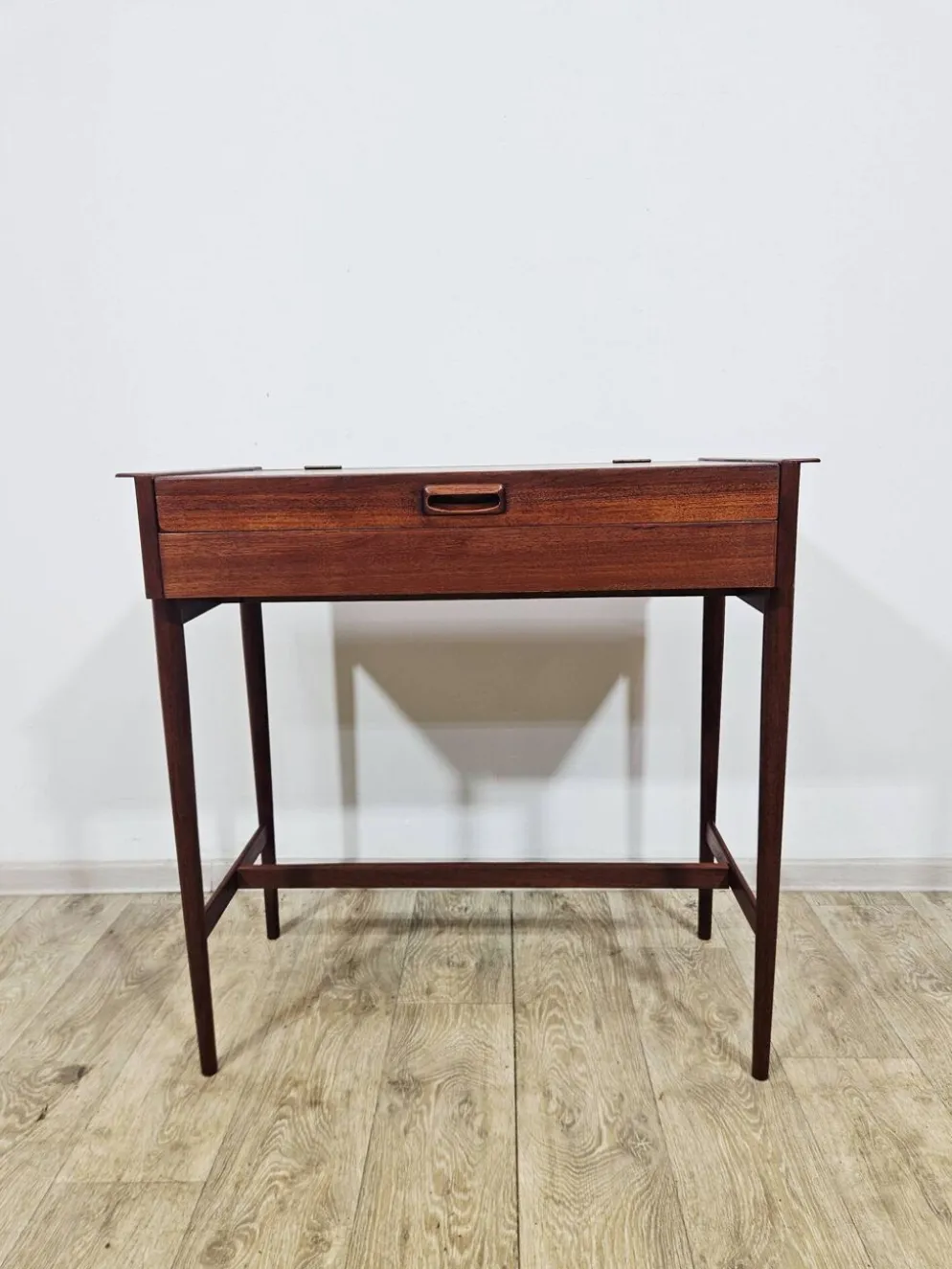 Coiffeuse en teck scandinave – Design danois des années 1960.