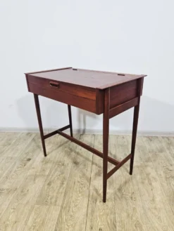 Coiffeuse en teck scandinave – Design danois des années 1960.