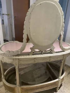 Coiffeuse et sa chaise en cannage de style Louis XVI