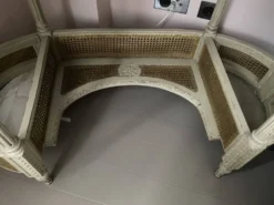 Coiffeuse et sa chaise en cannage de style Louis XVI