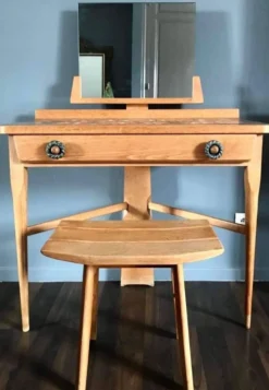 Coiffeuse et son siège par Guillerme et Chambron, Votre Maison