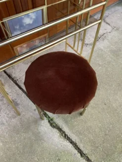 Coiffeuse et tabouret vintage en laiton doré et miroir — assise marron, touches jaune paille
