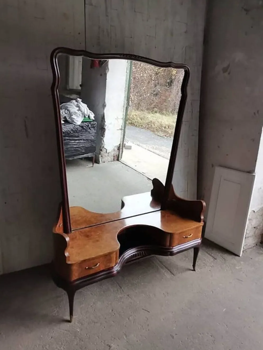 Coiffeuse italienne Mid-Century marron en bois et laiton avec grand miroir, années 1950