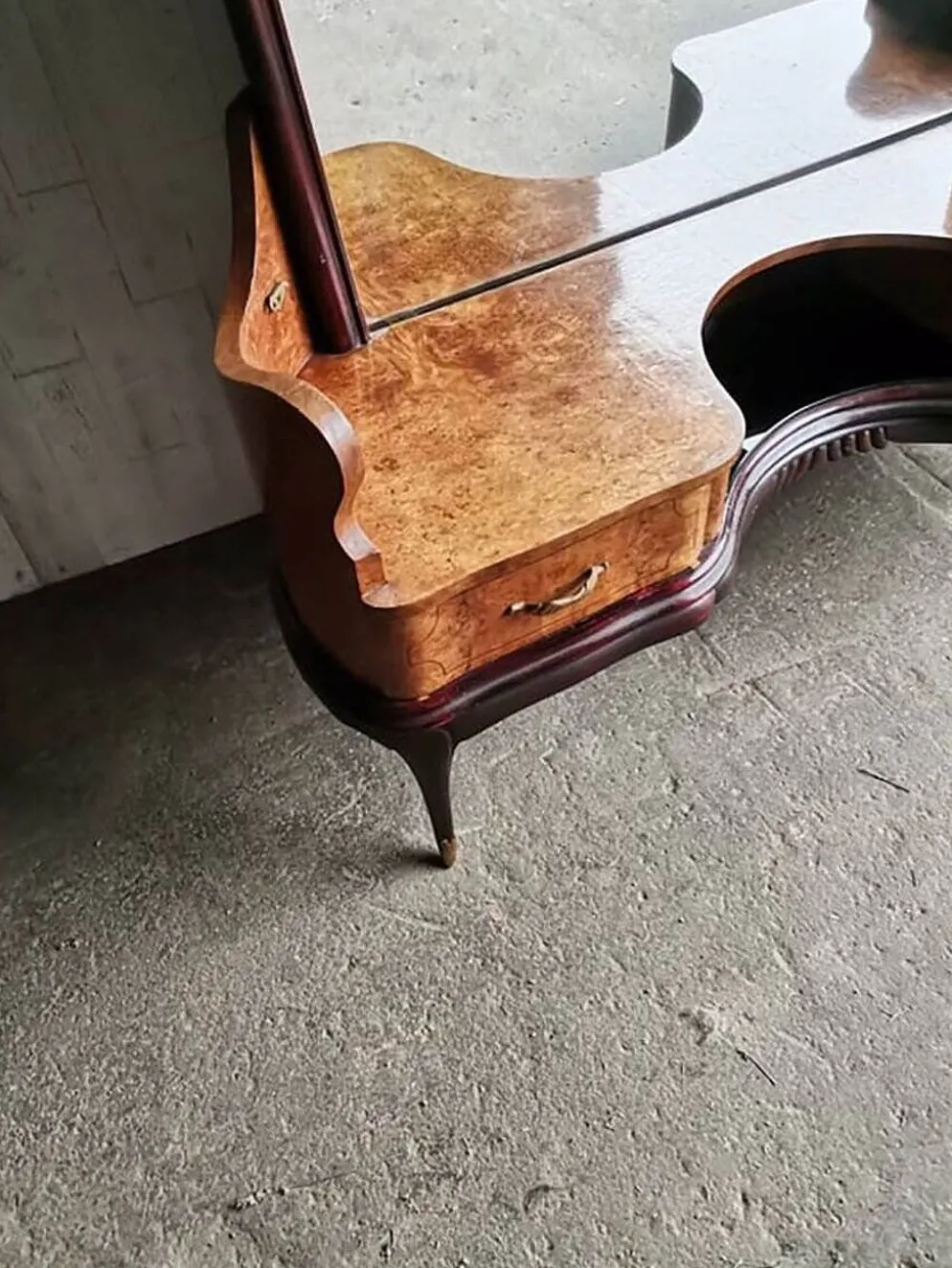 Coiffeuse italienne Mid-Century marron en bois et laiton avec grand miroir, années 1950