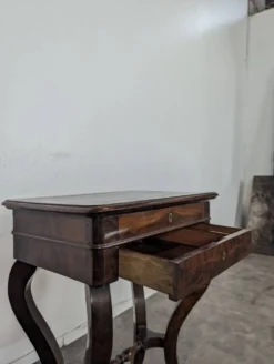 Coiffeuse Louis-Philippe en acajou à miroir relevable