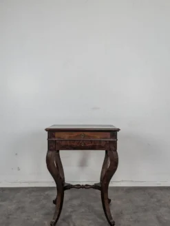 Coiffeuse Louis-Philippe en acajou à miroir relevable