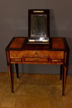 Coiffeuse Louis XVI en Marqueterie de Bois de Rose et Palissandre XVIIIe