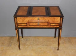 Coiffeuse Louis XVI en Marqueterie de Bois de Rose et Palissandre XVIIIe