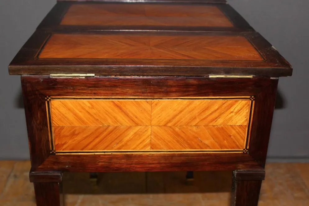 Coiffeuse Louis XVI en Marqueterie de Bois de Rose et Palissandre XVIIIe