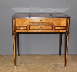 Coiffeuse Louis XVI en Marqueterie de Bois de Rose et Palissandre XVIIIe