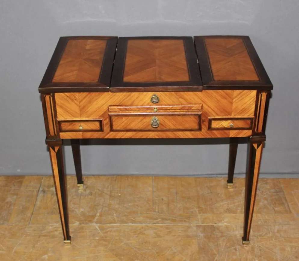 Coiffeuse Louis XVI en Marqueterie de Bois de Rose et Palissandre XVIIIe