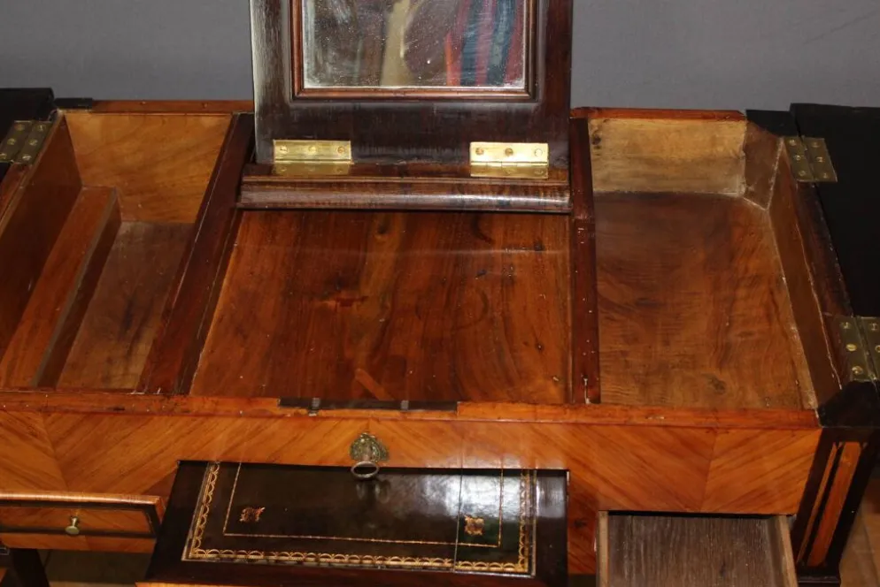 Coiffeuse Louis XVI en Marqueterie de Bois de Rose et Palissandre XVIIIe