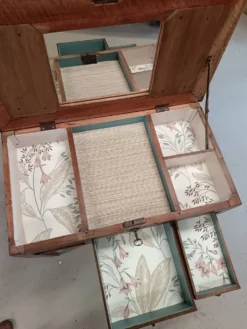 Coiffeuse louis xvi renovee et relookee