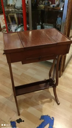 Coiffeuse lyre en acajou de Cuba massif d'époque Directoire