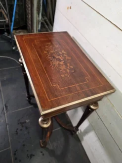 Coiffeuse Napoléon III en marqueterie en noyer et laiton du XIXè