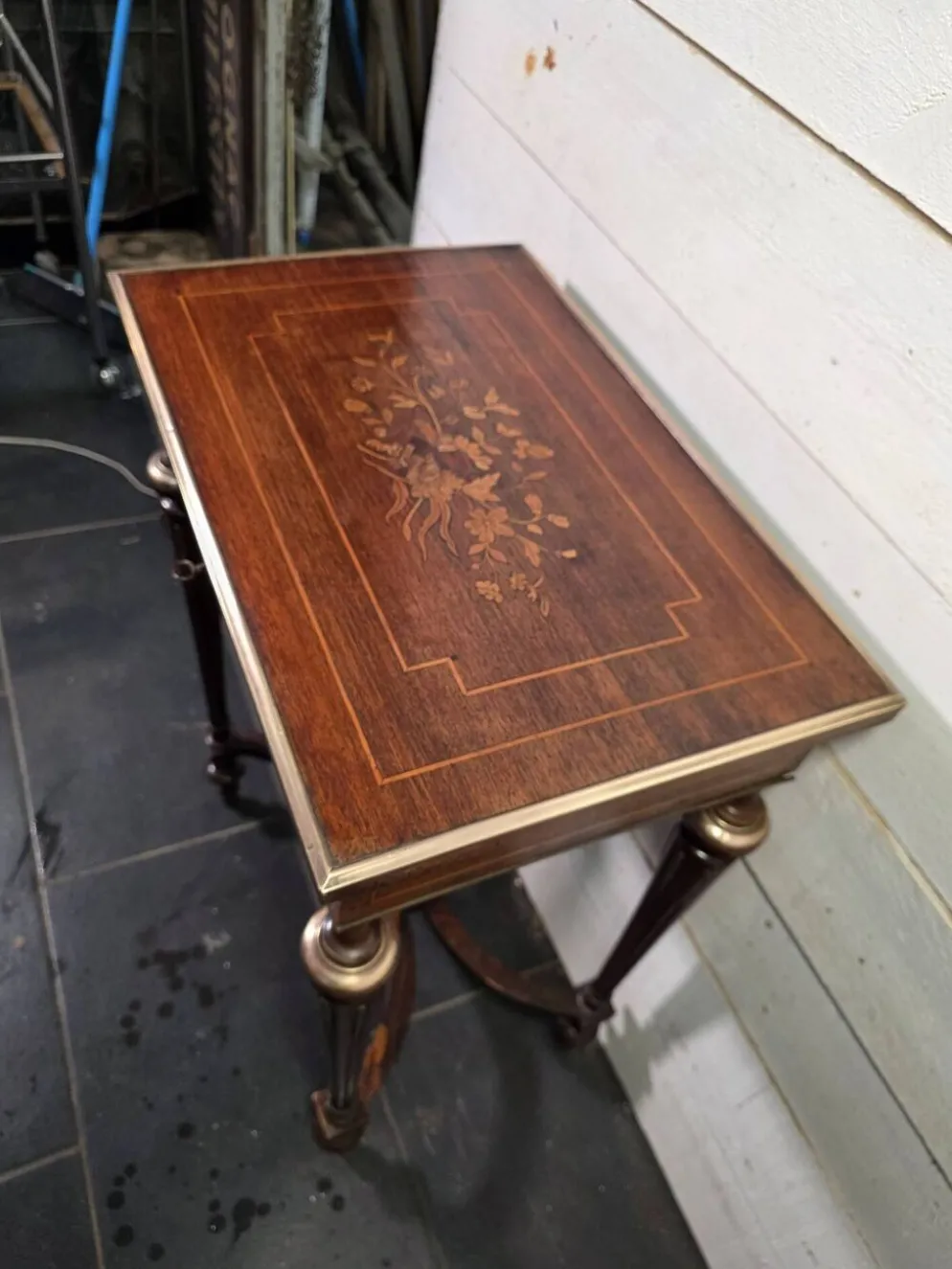 Coiffeuse Napoléon III en marqueterie en noyer et laiton du XIXè