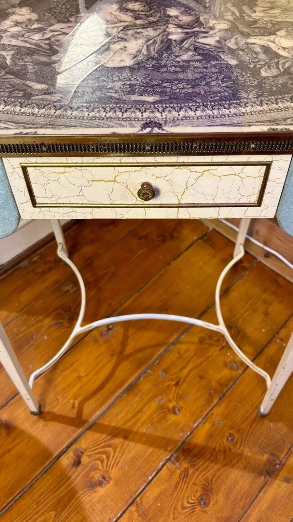Coiffeuse originale - plateau au motif Toile de Jouy